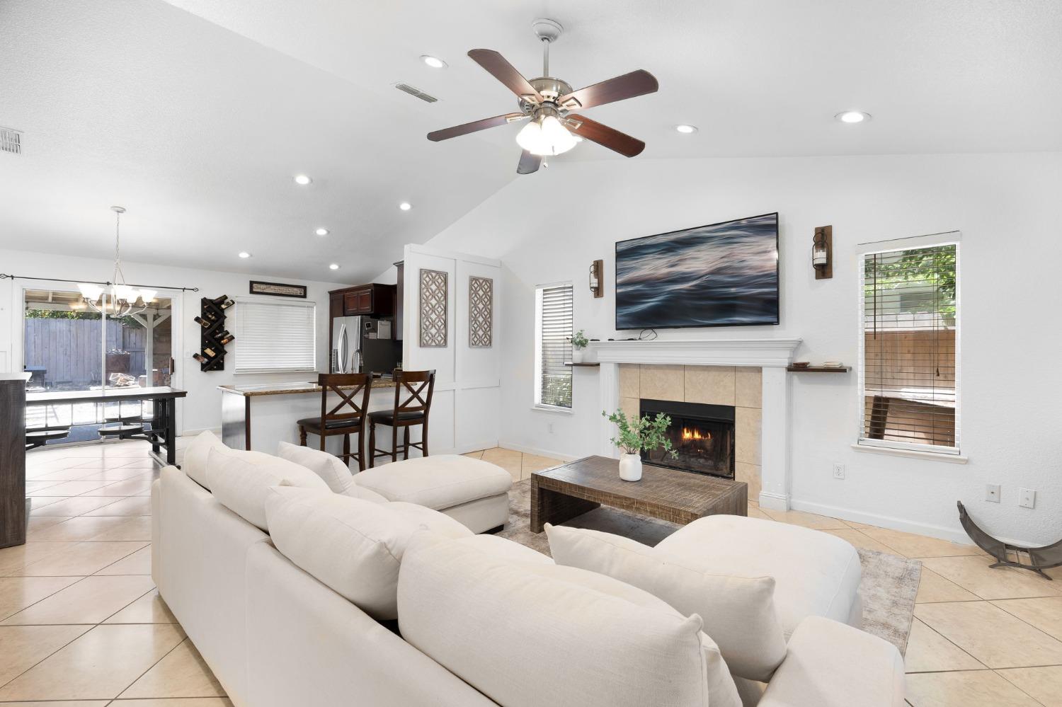 Detail Gallery Image 9 of 36 For 866 Golden Heights Dr, Galt,  CA 95632 - 4 Beds | 2 Baths