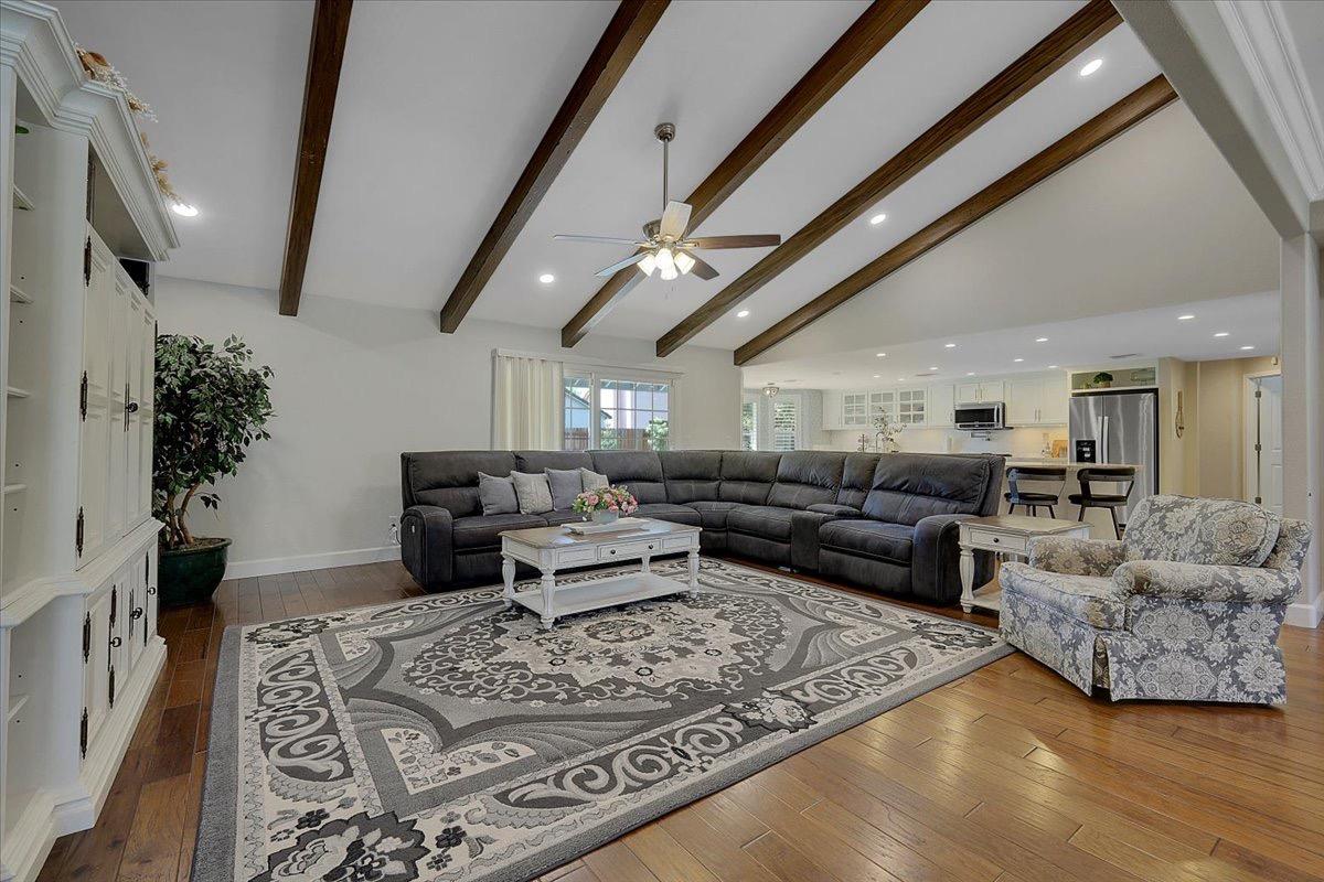 Detail Gallery Image 9 of 70 For 734 Mariner Loop, Yuba City,  CA 95991 - 4 Beds | 3 Baths