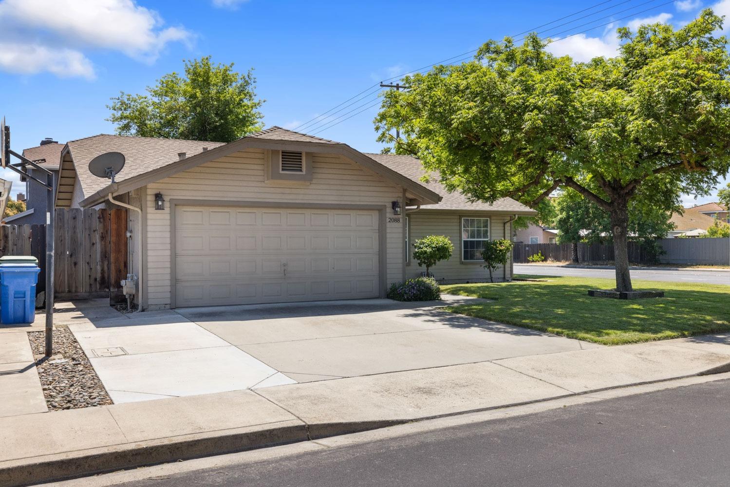 Detail Gallery Image 4 of 33 For 2088 Shadow Park Dr, Turlock,  CA 95380 - 3 Beds | 2 Baths