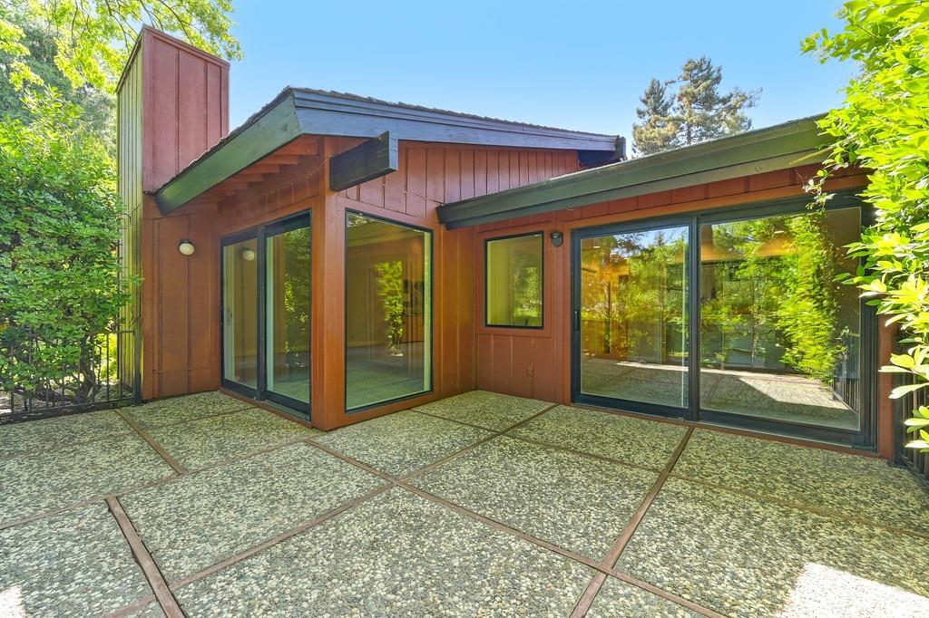 Garden Court, El Macero, California image 34