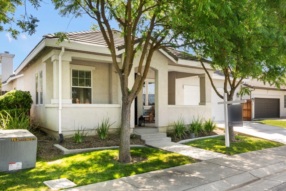 Detail Gallery Image 2 of 78 For 129 Opus Cir, Sacramento,  CA 95834 - 4 Beds | 2/1 Baths
