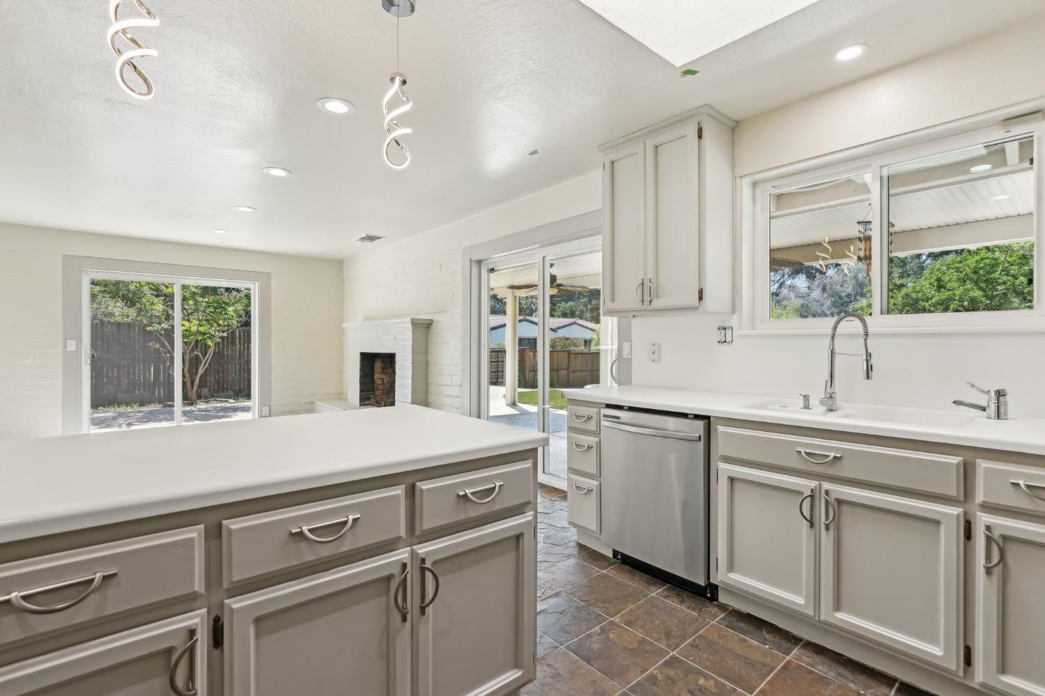 Sutter Avenue, Carmichael, California image 11