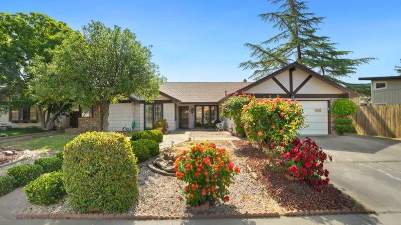 Detail Gallery Image 1 of 42 For 8770 Superb Cir, Elk Grove,  CA 95624 - 3 Beds | 2 Baths