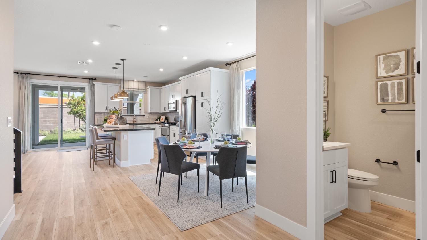 Detail Gallery Image 4 of 41 For 1096 Fiano Pl, Manteca,  CA 95337 - 4 Beds | 3 Baths