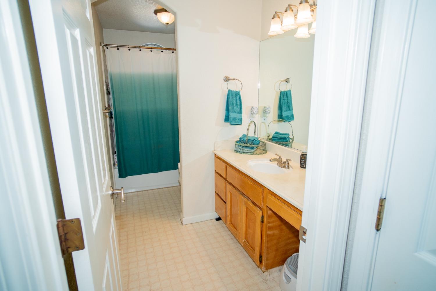 Manzanita Drive, Atwater, California image 7