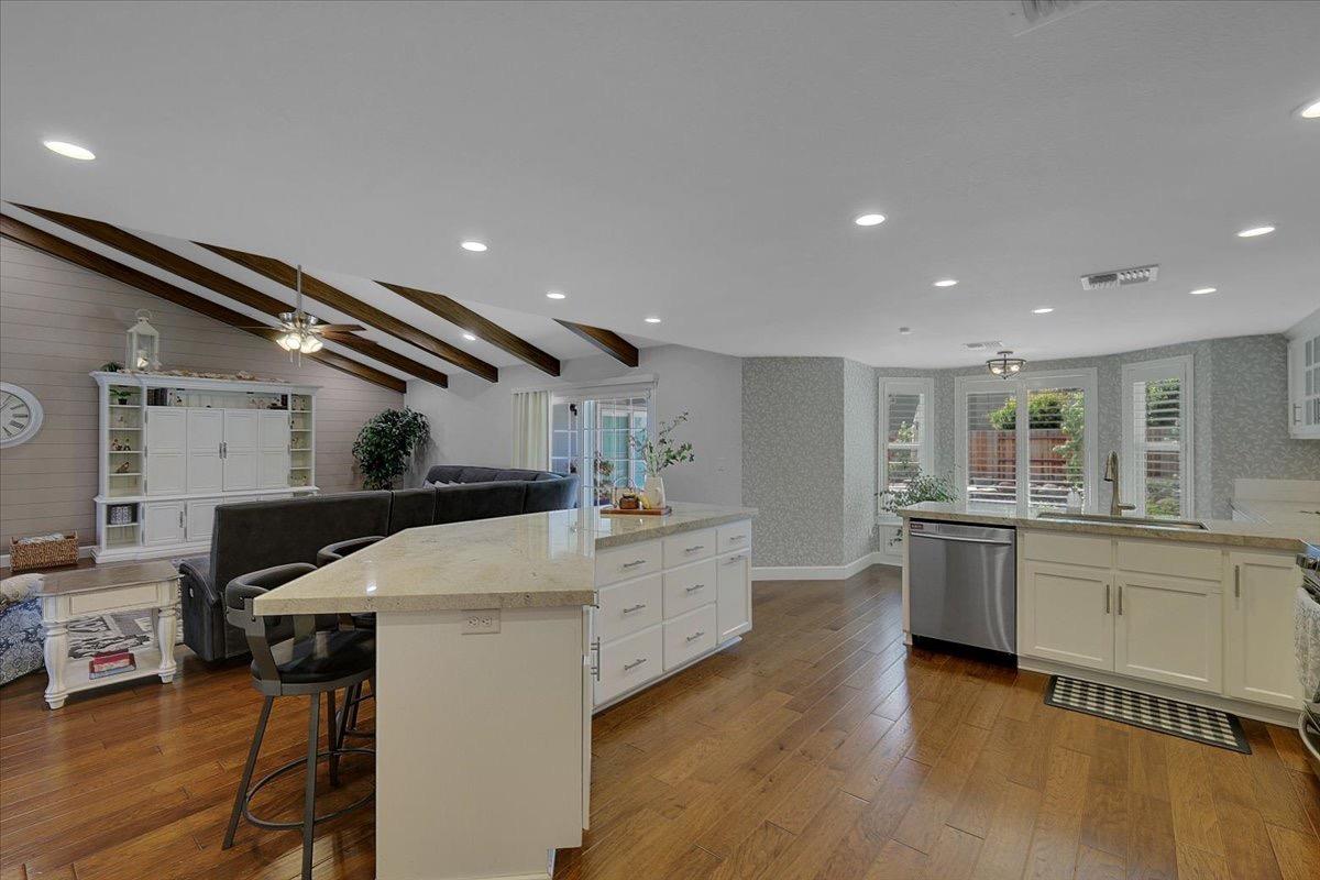 Detail Gallery Image 16 of 70 For 734 Mariner Loop, Yuba City,  CA 95991 - 4 Beds | 3 Baths