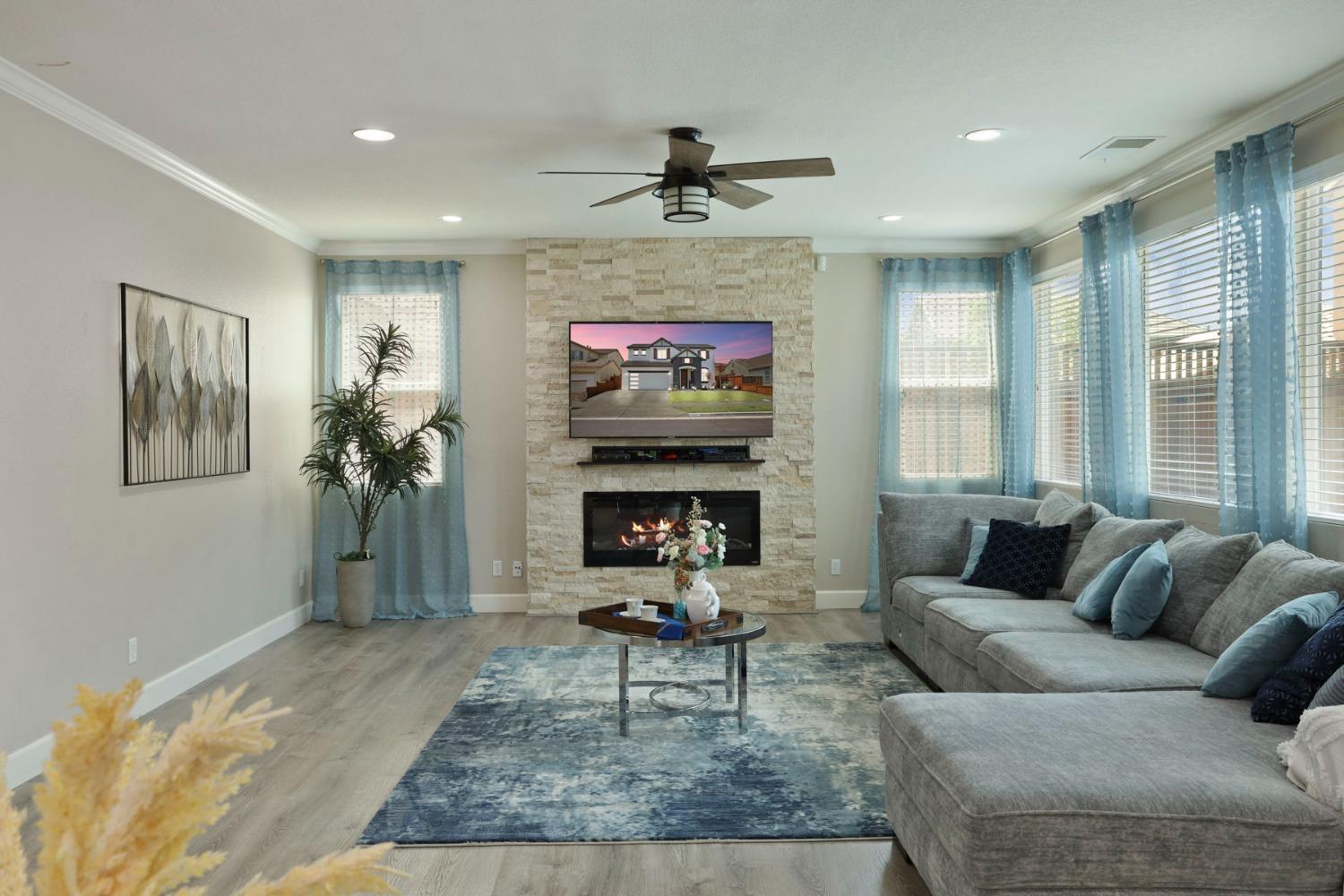 Detail Gallery Image 31 of 77 For 16907 E Cobble Creek Way, Lathrop,  CA 95330 - 4 Beds | 2/1 Baths