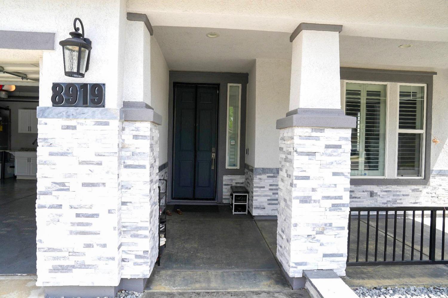 Detail Gallery Image 2 of 71 For 8919 Haflinger Way, Elk Grove,  CA 95757 - 5 Beds | 3 Baths