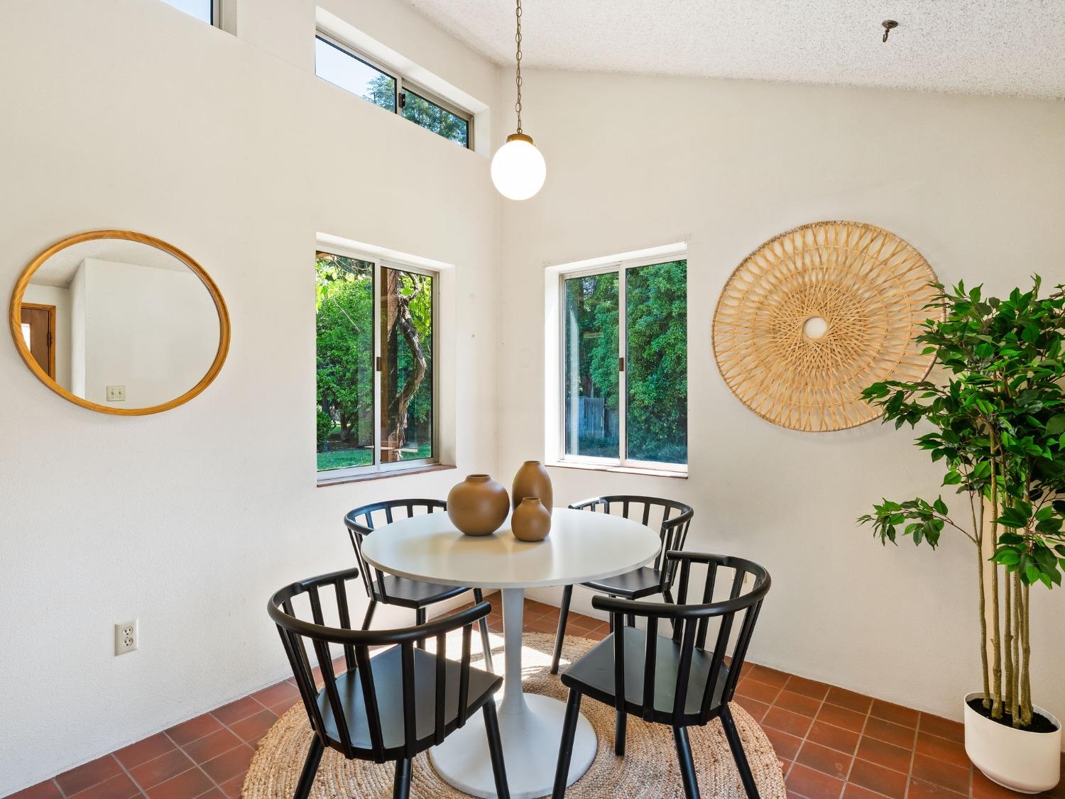 Detail Gallery Image 18 of 81 For 43236 E Oakside Pl, Davis,  CA 95618 - 3 Beds | 3 Baths