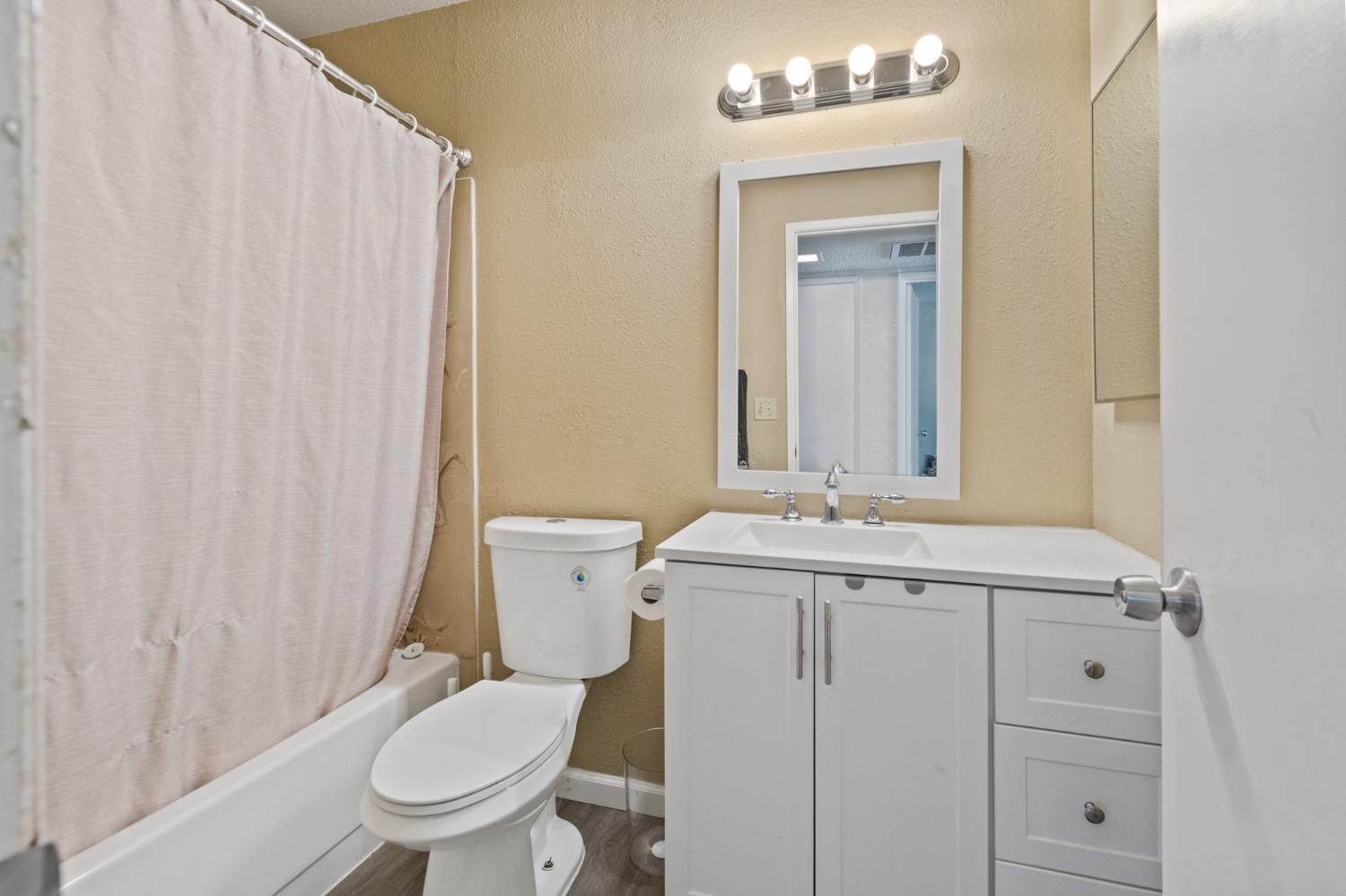 Detail Gallery Image 14 of 24 For 6227 Center Mall Way, Sacramento,  CA 95823 - 2 Beds | 1 Baths