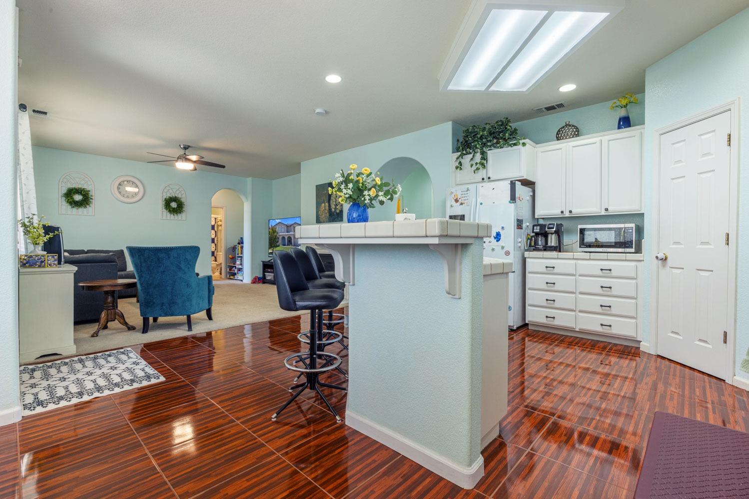 Alton Court, Riverbank, California image 21