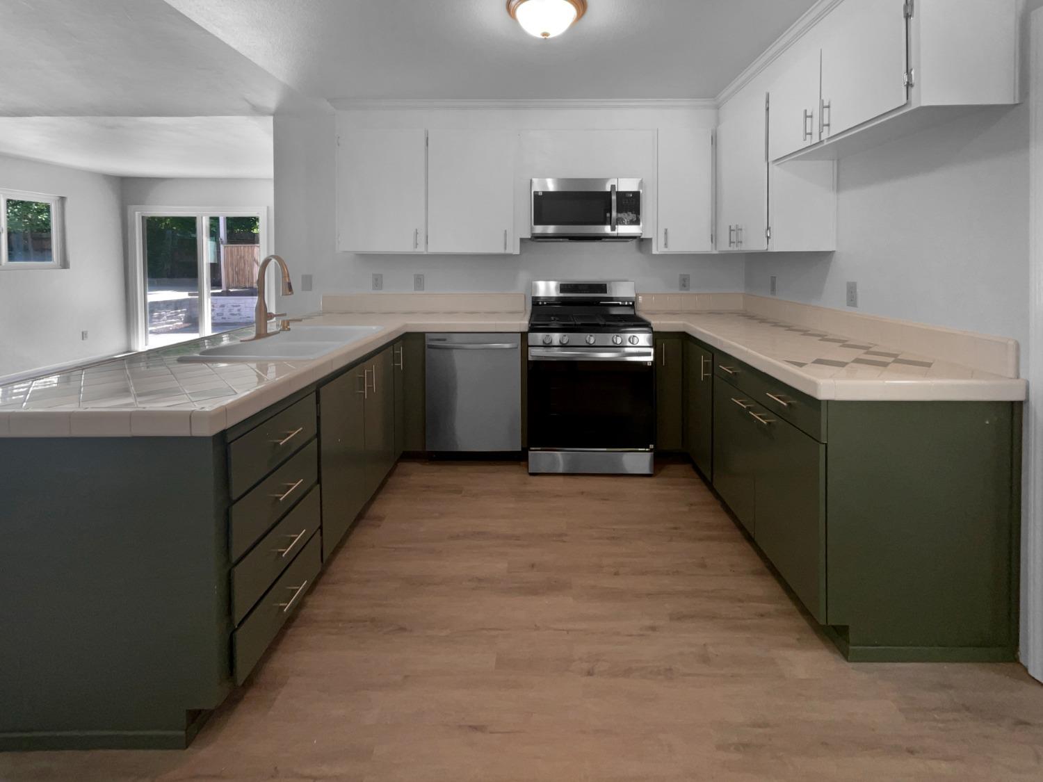 Detail Gallery Image 6 of 21 For 5532 Eagle View Way, Sacramento,  CA 95842 - 3 Beds | 2 Baths