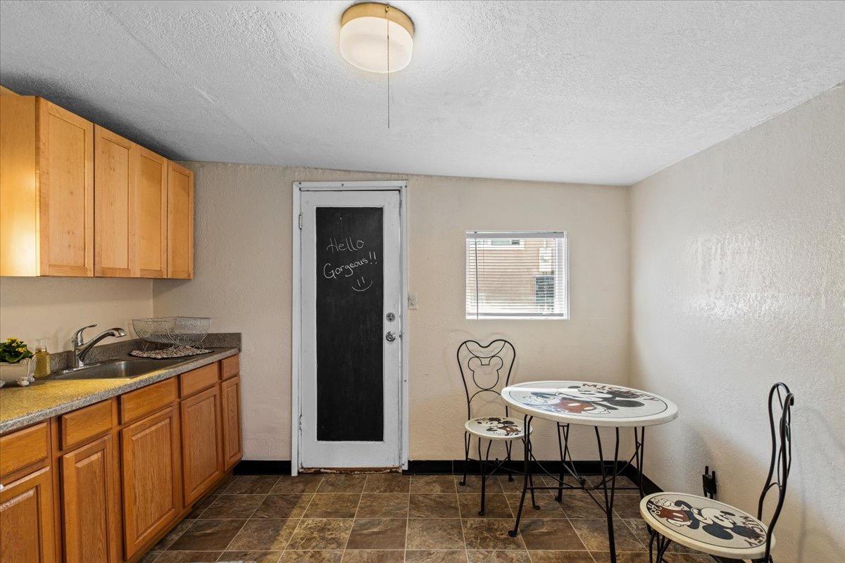 Detail Gallery Image 33 of 54 For 231 Poplar Ave, Manteca,  CA 95336 - 3 Beds | 2 Baths