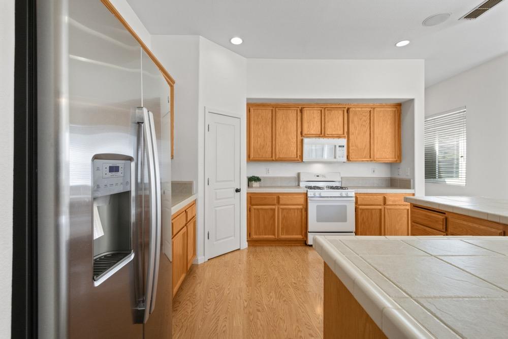 Detail Gallery Image 14 of 78 For 129 Opus Cir, Sacramento,  CA 95834 - 4 Beds | 2/1 Baths