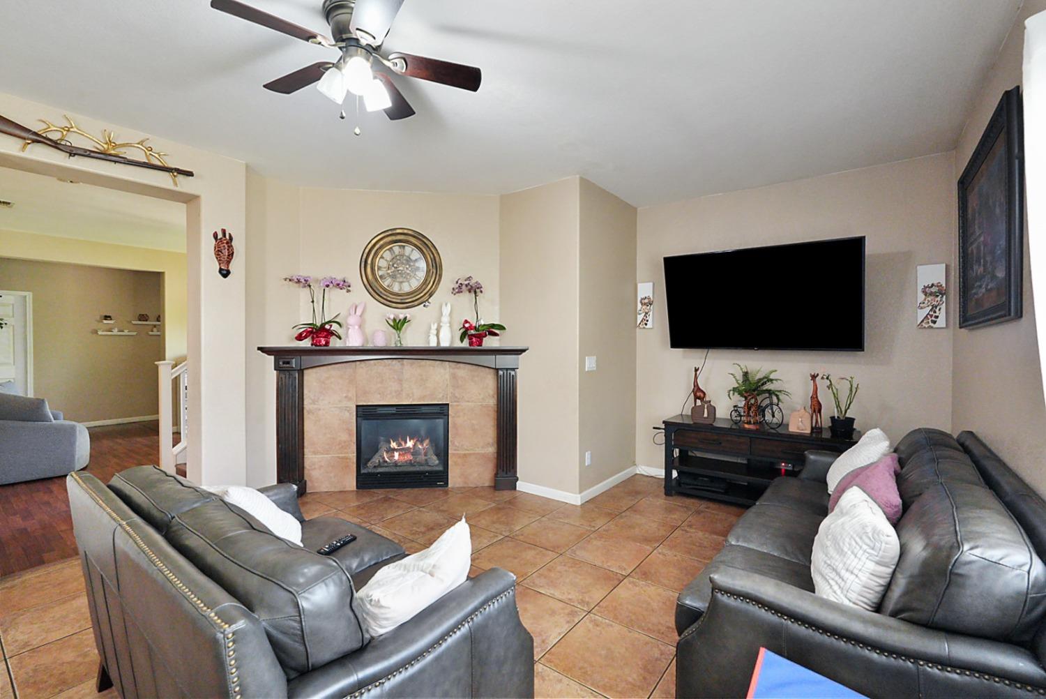 Detail Gallery Image 6 of 30 For 2025 St Theresa Way, Modesto,  CA 95358 - 4 Beds | 2/1 Baths