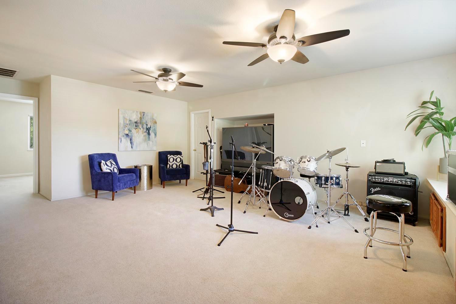 Pleasantglen Way, Elk Grove, California image 34