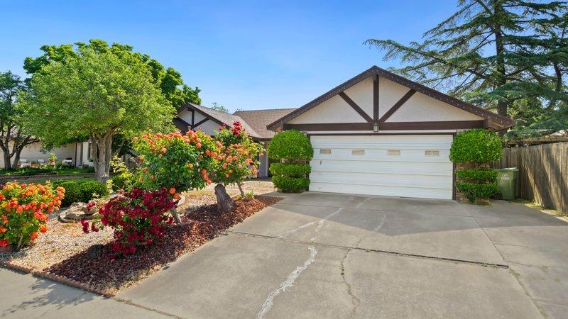 Detail Gallery Image 2 of 42 For 8770 Superb Cir, Elk Grove,  CA 95624 - 3 Beds | 2 Baths