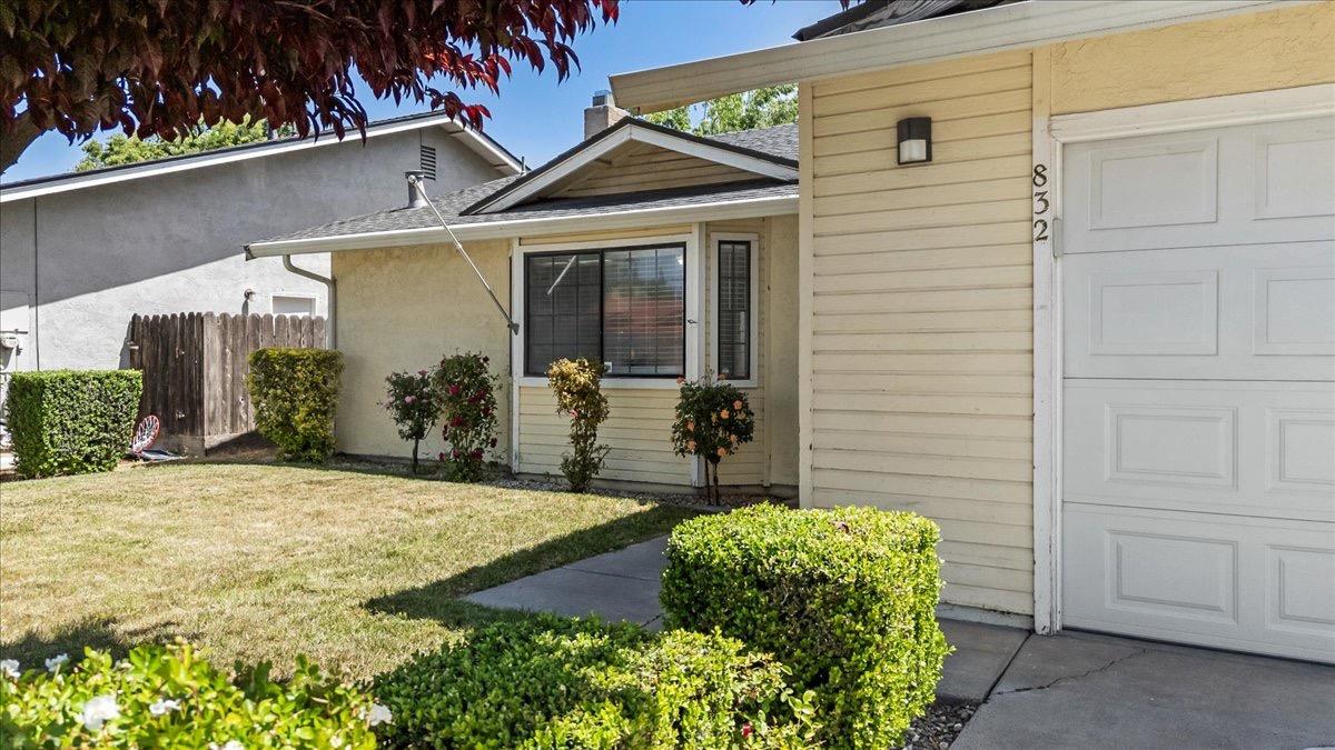 Detail Gallery Image 5 of 47 For 832 Chalone Dr, Modesto,  CA 95358 - 3 Beds | 2 Baths