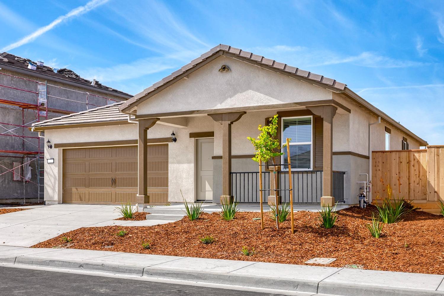 Detail Gallery Image 2 of 9 For 817 Chatham Ln, Patterson,  CA 95363 - 3 Beds | 2 Baths
