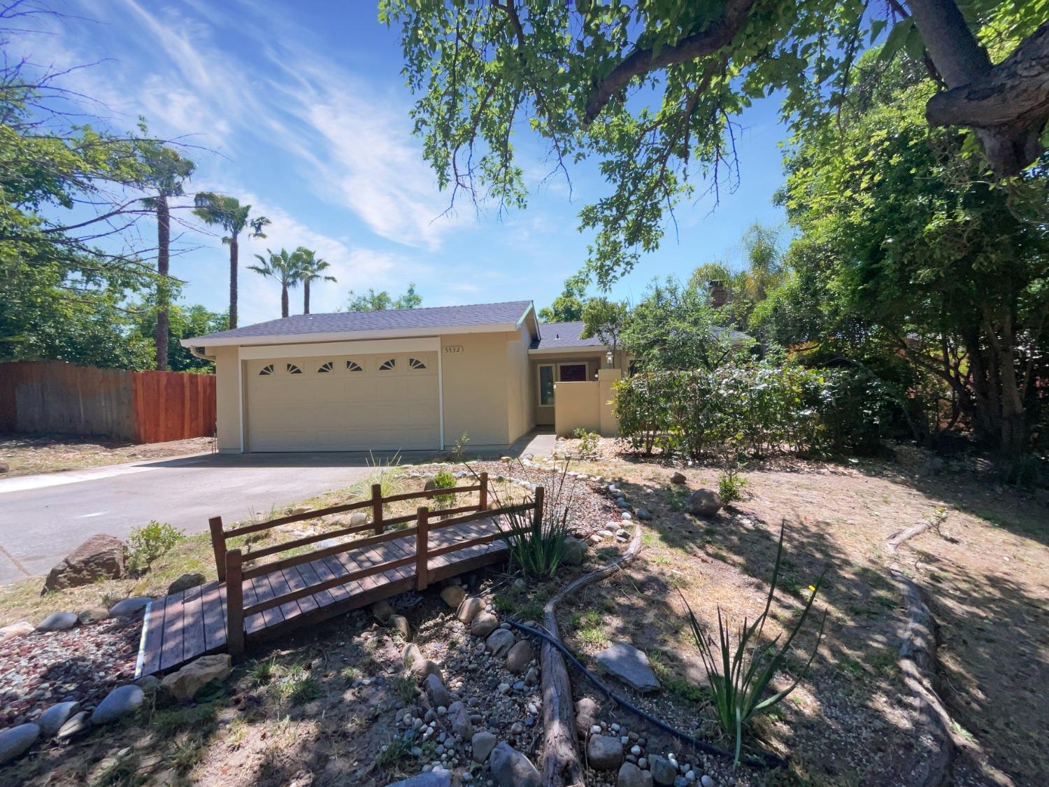 Detail Gallery Image 1 of 21 For 5532 Eagle View Way, Sacramento,  CA 95842 - 3 Beds | 2 Baths