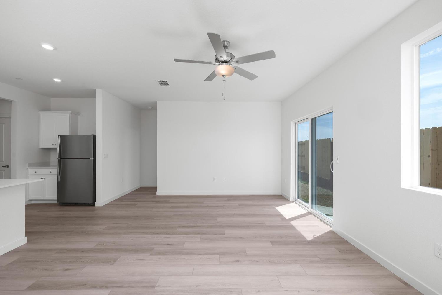 Detail Gallery Image 5 of 9 For 817 Chatham Ln, Patterson,  CA 95363 - 3 Beds | 2 Baths