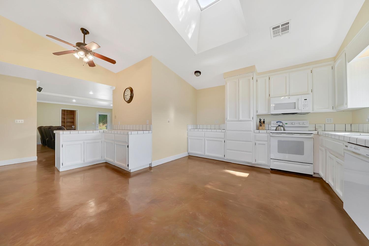 Detail Gallery Image 17 of 88 For 2800 Willow Creek Rd, San Andreas,  CA 95249 - 3 Beds | 2/1 Baths