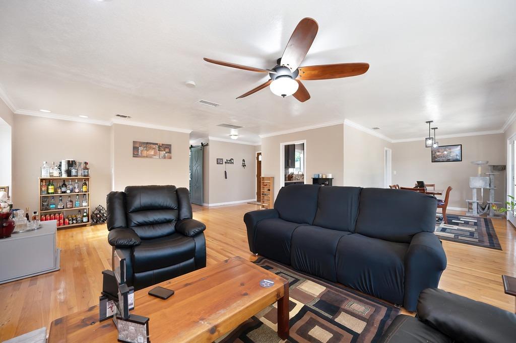 Detail Gallery Image 8 of 60 For 1402 Louise Ave, Modesto,  CA 95350 - 3 Beds | 3 Baths