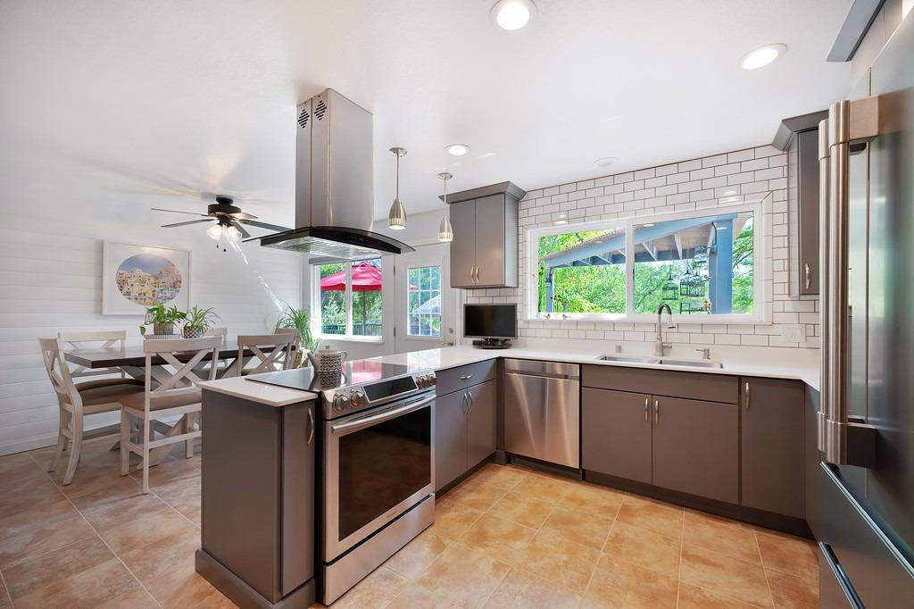 Detail Gallery Image 22 of 73 For 3200 Roughwood Rd, Shingle Springs,  CA 95682 - 3 Beds | 3 Baths