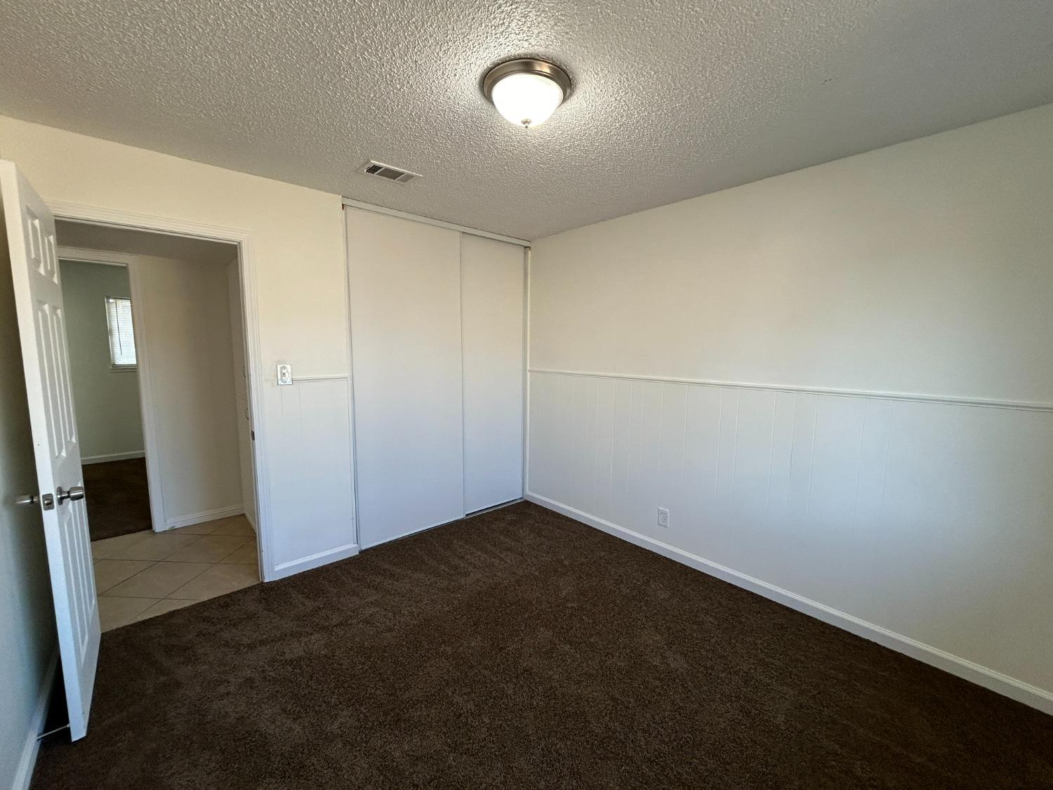 Detail Gallery Image 5 of 16 For 6917 Stillwater Way, Sacramento,  CA 95828 - 3 Beds | 1/1 Baths