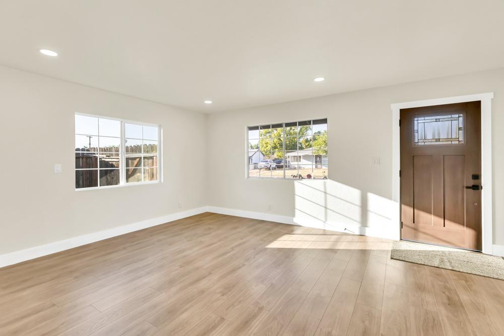 Mayfair Drive, Sacramento, California image 14
