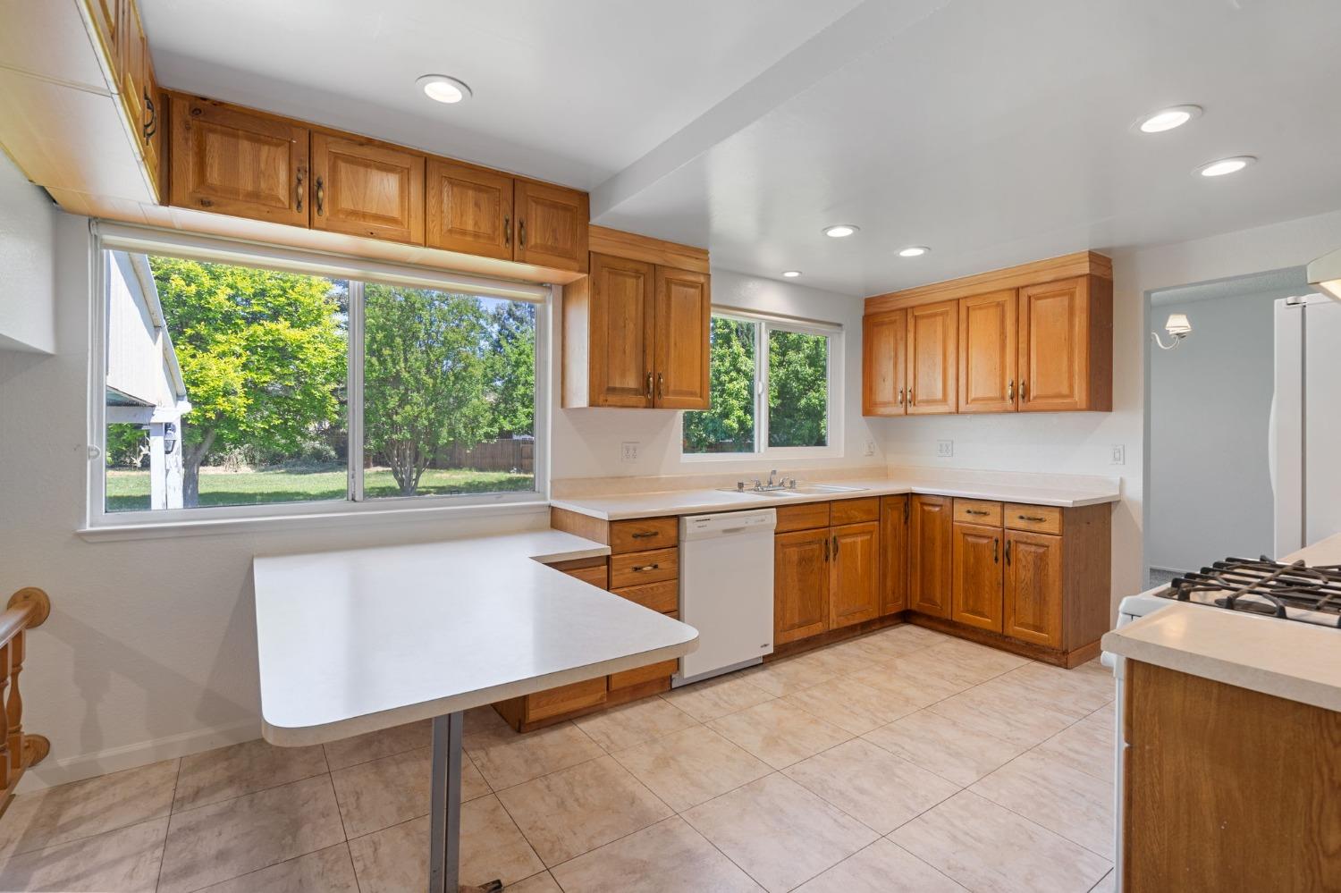 Bettina Way, Sacramento, California image 8