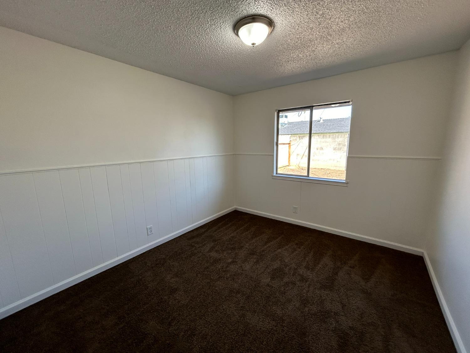 Detail Gallery Image 4 of 16 For 6917 Stillwater Way, Sacramento,  CA 95828 - 3 Beds | 1/1 Baths