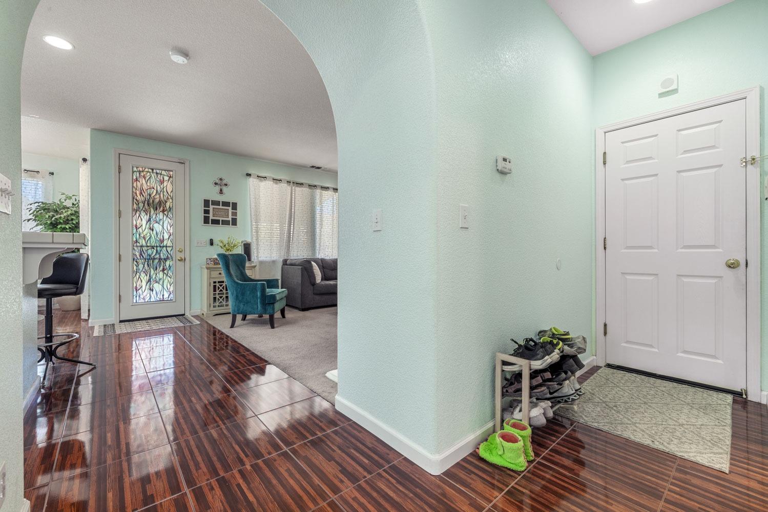 Alton Court, Riverbank, California image 15