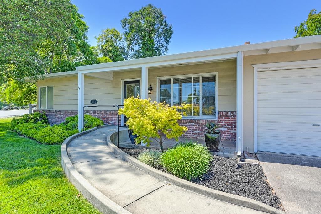 El Camino Avenue, Sacramento, California image 4