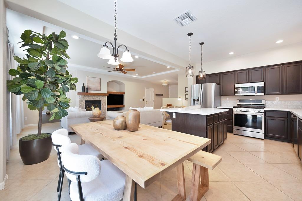 Detail Gallery Image 12 of 57 For 9577 Arcada Ct, Elk Grove,  CA 95624 - 3 Beds | 2 Baths