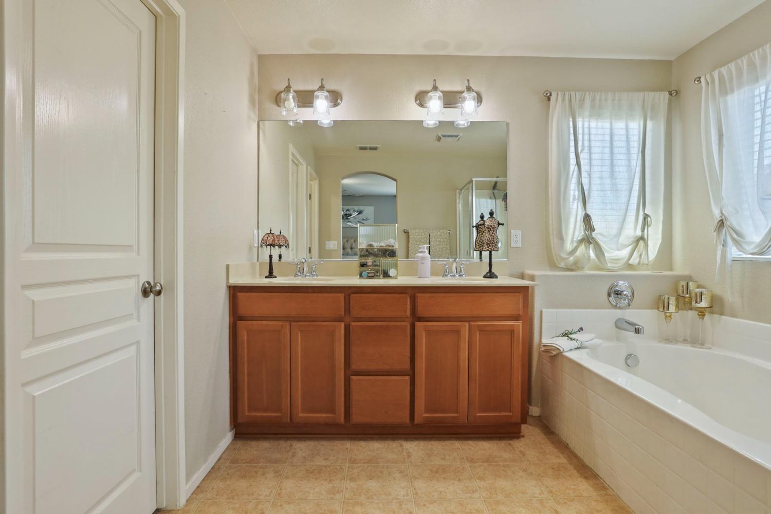 Detail Gallery Image 41 of 77 For 16907 E Cobble Creek Way, Lathrop,  CA 95330 - 4 Beds | 2/1 Baths