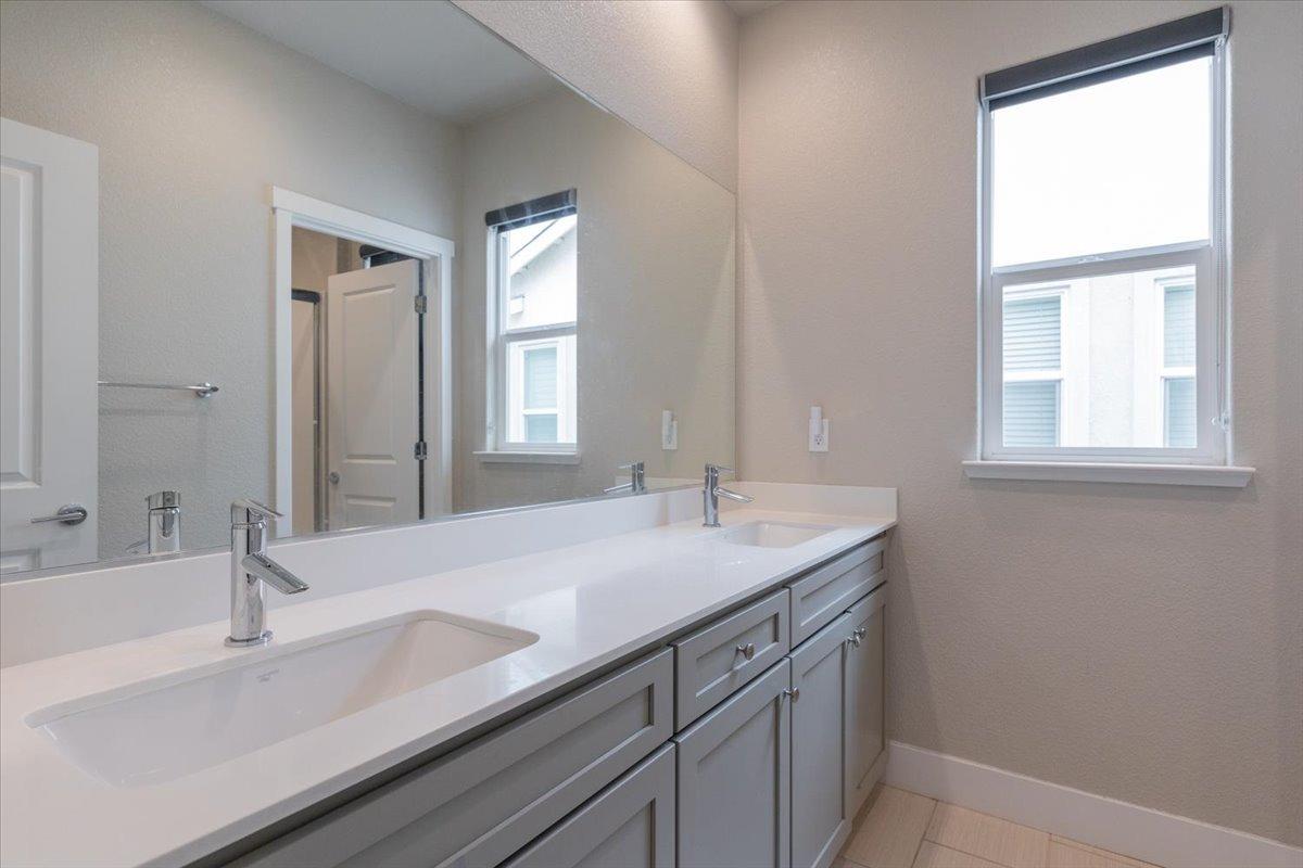 Detail Gallery Image 27 of 70 For 18466 Lewiston Dr, Lathrop,  CA 95330 - 5 Beds | 3/1 Baths