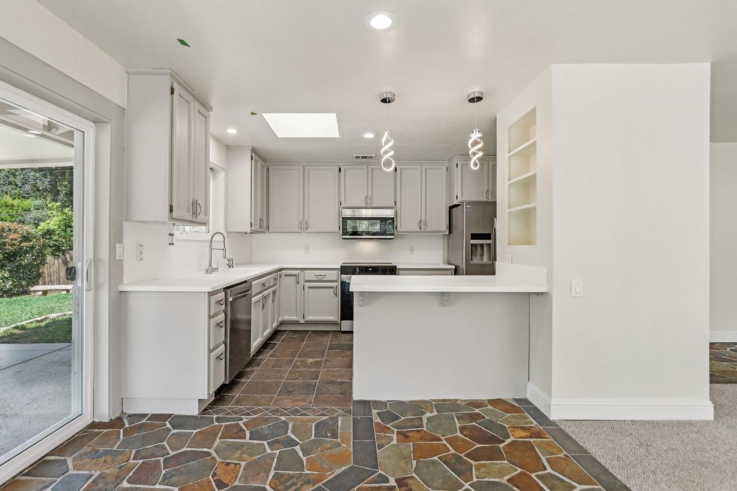 Sutter Avenue, Carmichael, California image 8