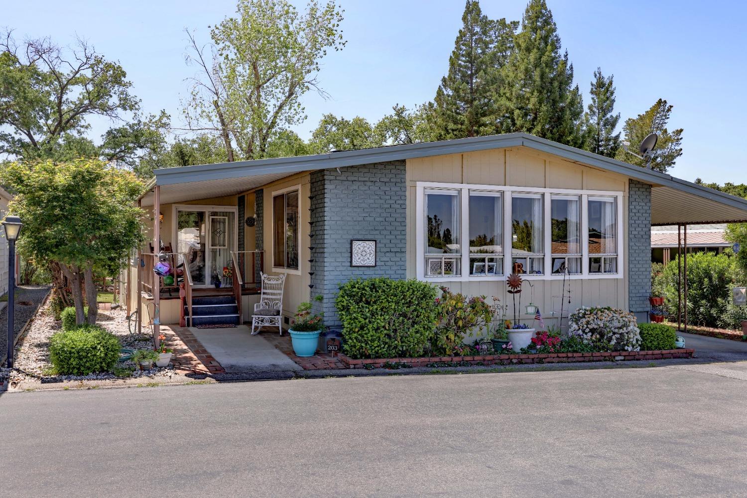 Detail Gallery Image 3 of 51 For 3765 Grass Valley Hwy 203, Auburn,  CA 95602 - 2 Beds | 2 Baths