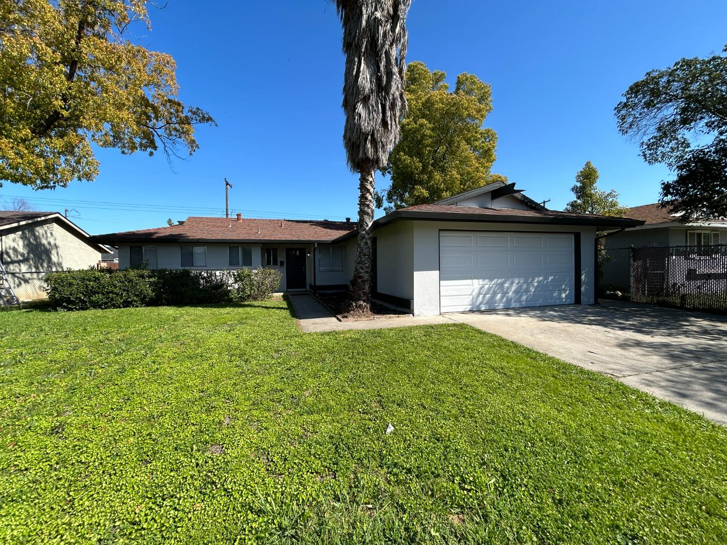 Detail Gallery Image 1 of 16 For 6917 Stillwater Way, Sacramento,  CA 95828 - 3 Beds | 1/1 Baths