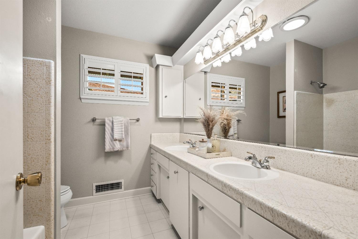 Jerrilyn Court, Carmichael, California image 32