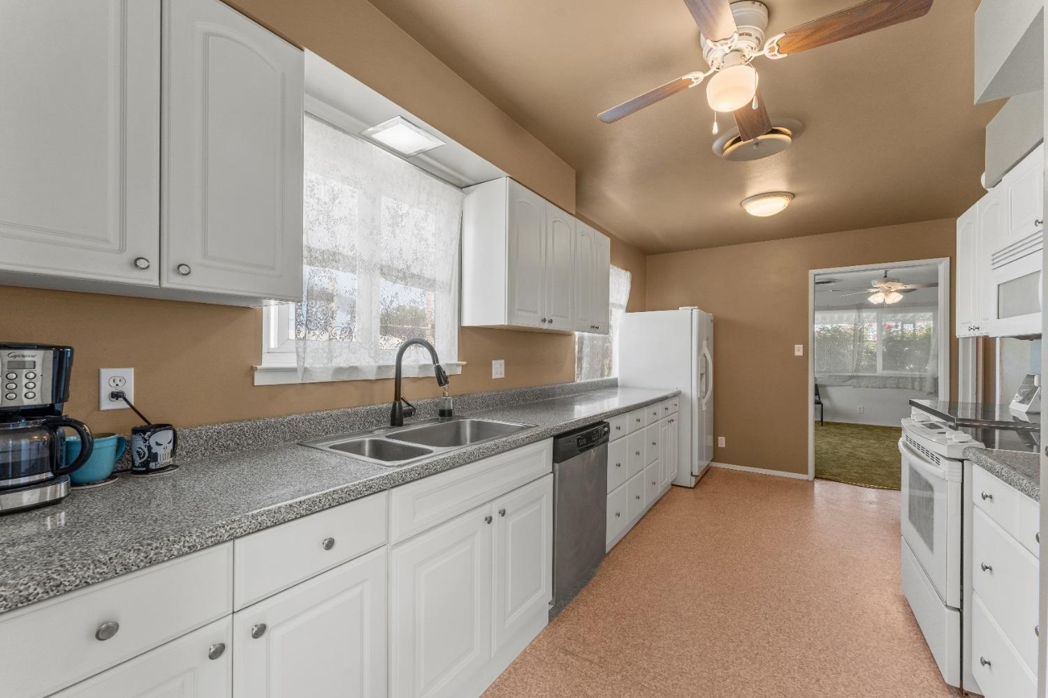 Detail Gallery Image 3 of 52 For 6849 26th St, Rio Linda,  CA 95673 - 3 Beds | 2 Baths