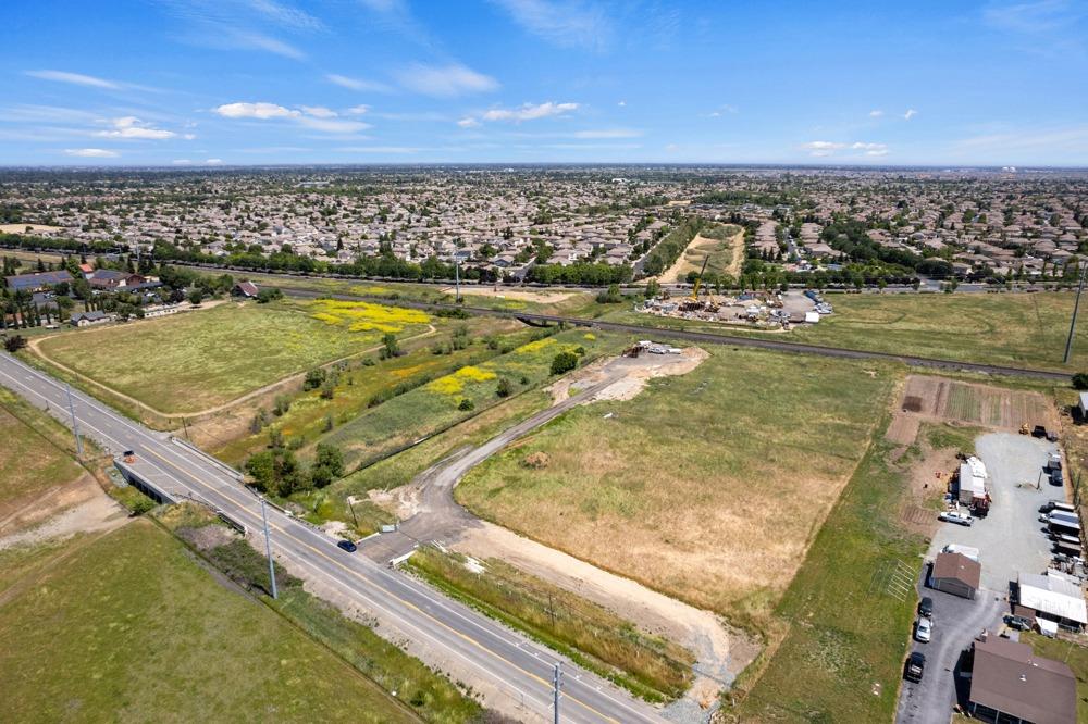 Franklin Boulevard, Elk Grove, California image 5