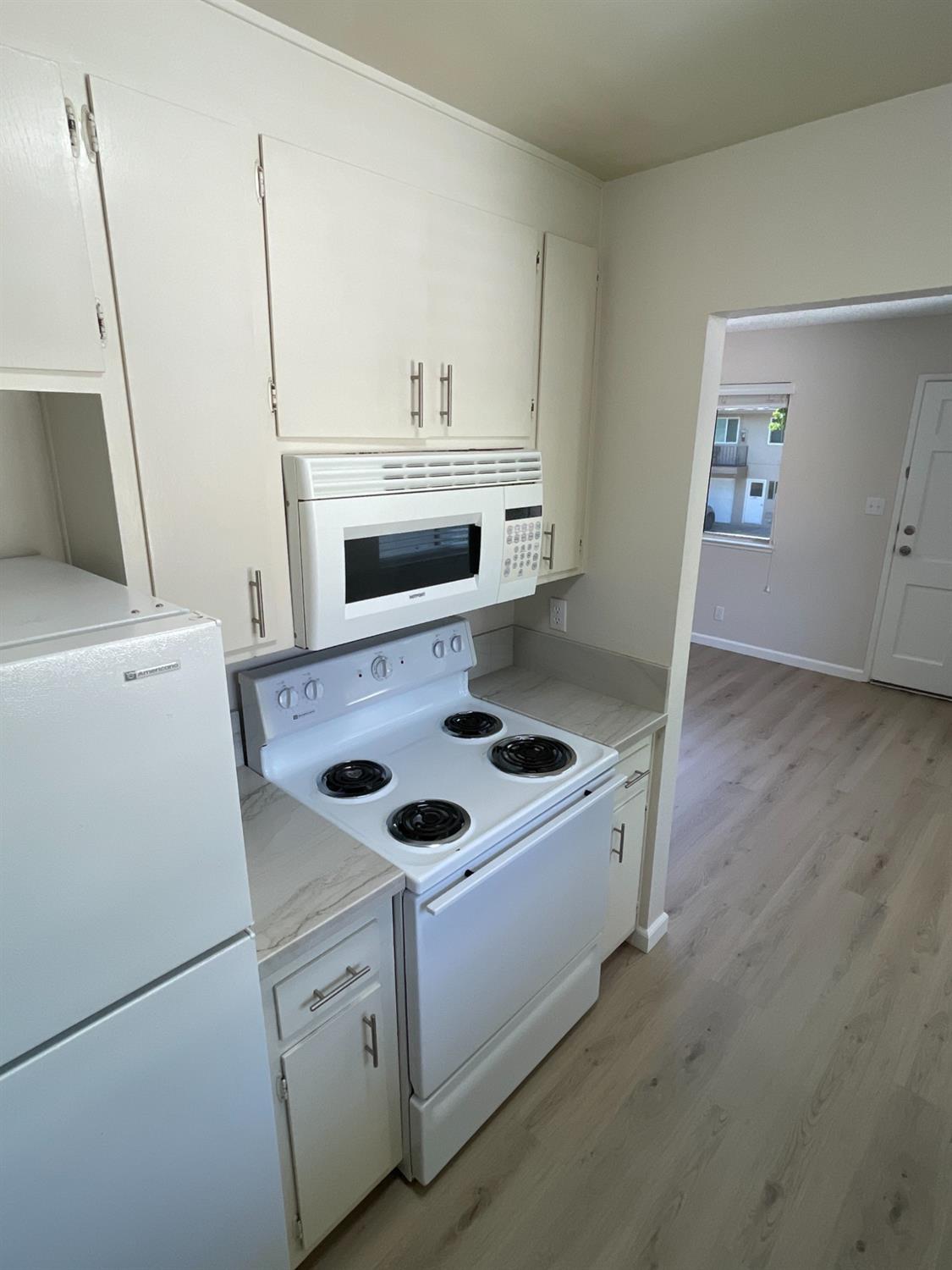 Photo #4: 225056629 Listing: Photo #4