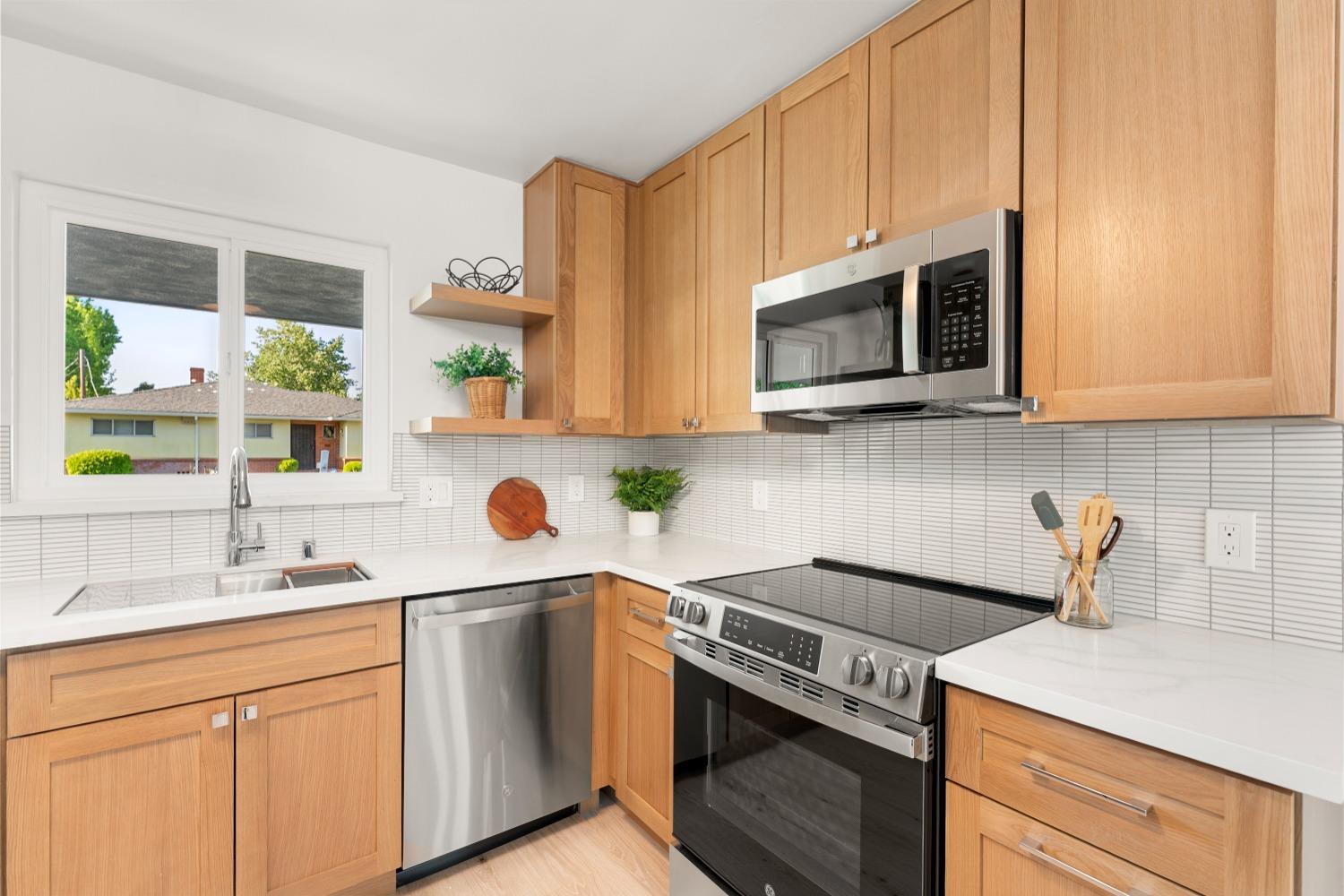 Detail Gallery Image 15 of 32 For 1464 Tradewinds Ave, Sacramento,  CA 95822 - 3 Beds | 2 Baths