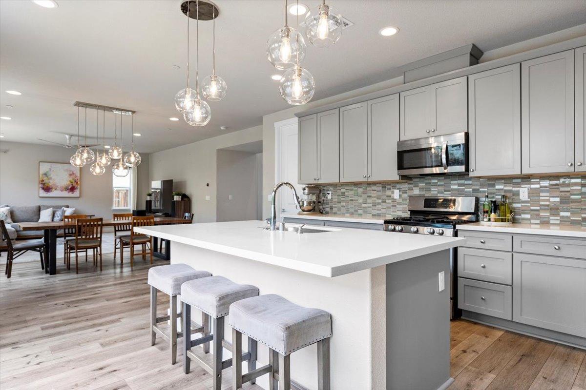 Detail Gallery Image 4 of 70 For 18466 Lewiston Dr, Lathrop,  CA 95330 - 5 Beds | 3/1 Baths