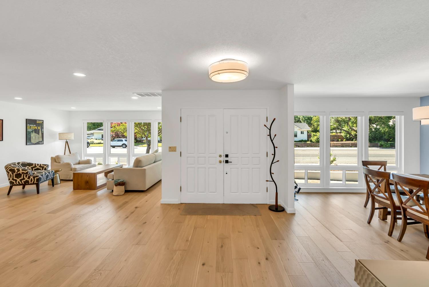 Detail Gallery Image 7 of 64 For 4644 American River Dr, Sacramento,  CA 95864 - 5 Beds | 3 Baths