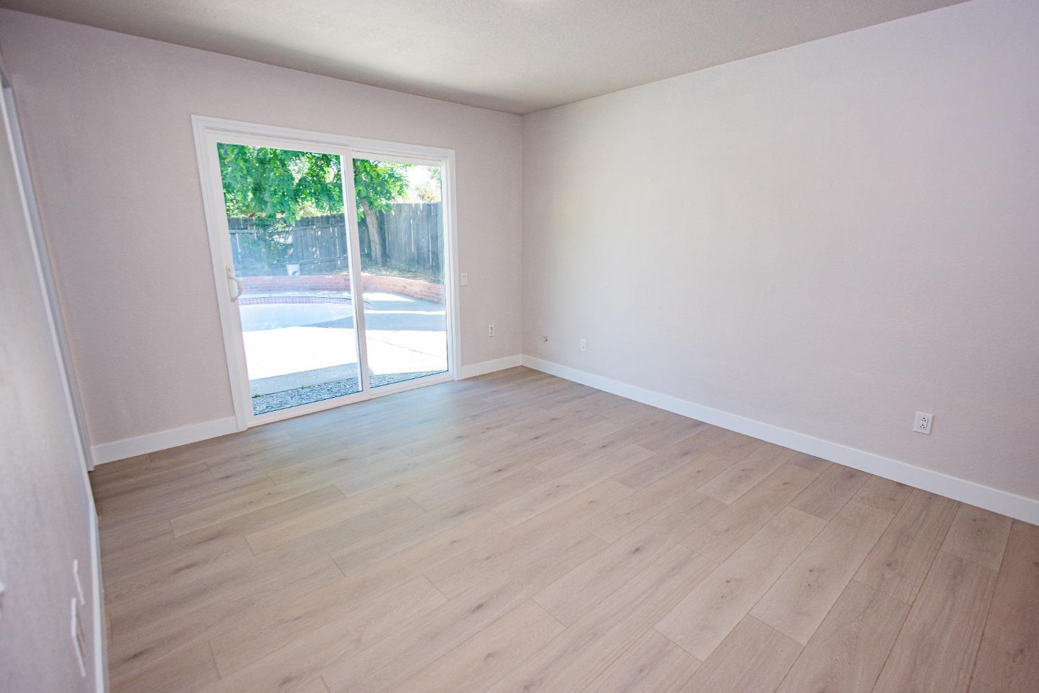 Earlcort Circle, Sacramento, California image 32