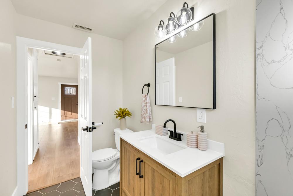 Mayfair Drive, Sacramento, California image 21