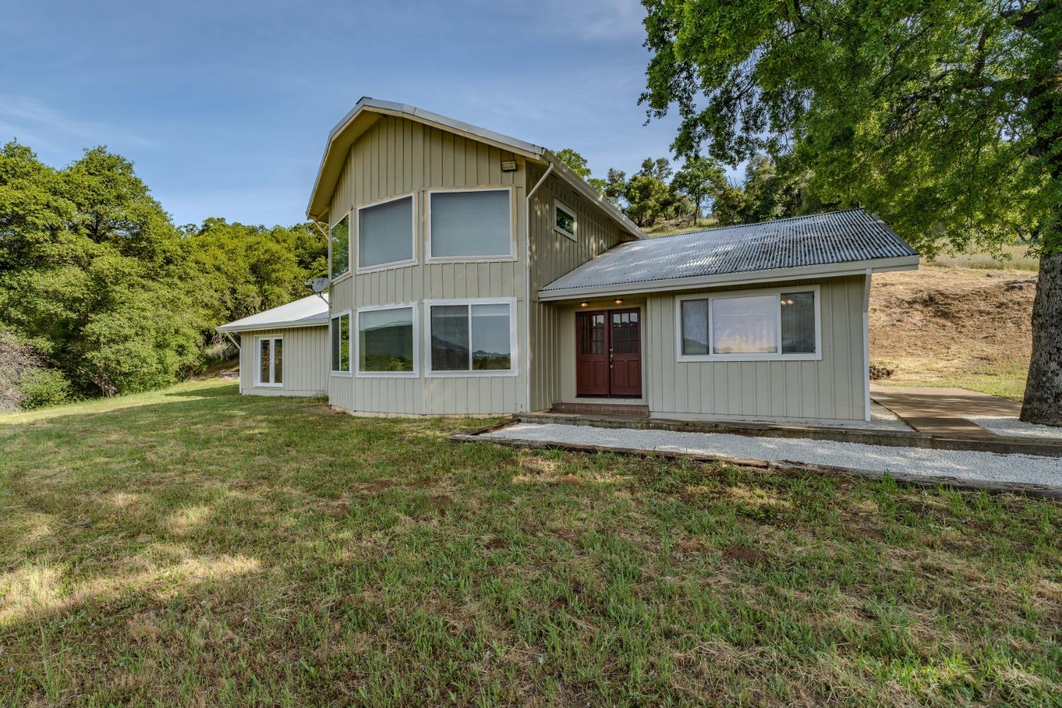 Detail Gallery Image 4 of 88 For 2800 Willow Creek Rd, San Andreas,  CA 95249 - 3 Beds | 2/1 Baths